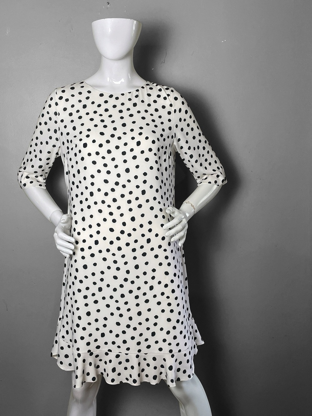 SOSANDAR Polka Dot Ruffle Hem Shift Dress - Off White/Black (L)